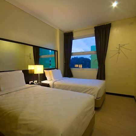 Go Hotels Iloilo Extérieur photo