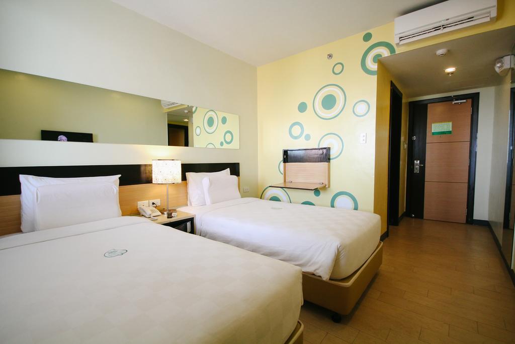 Go Hotels Iloilo Extérieur photo