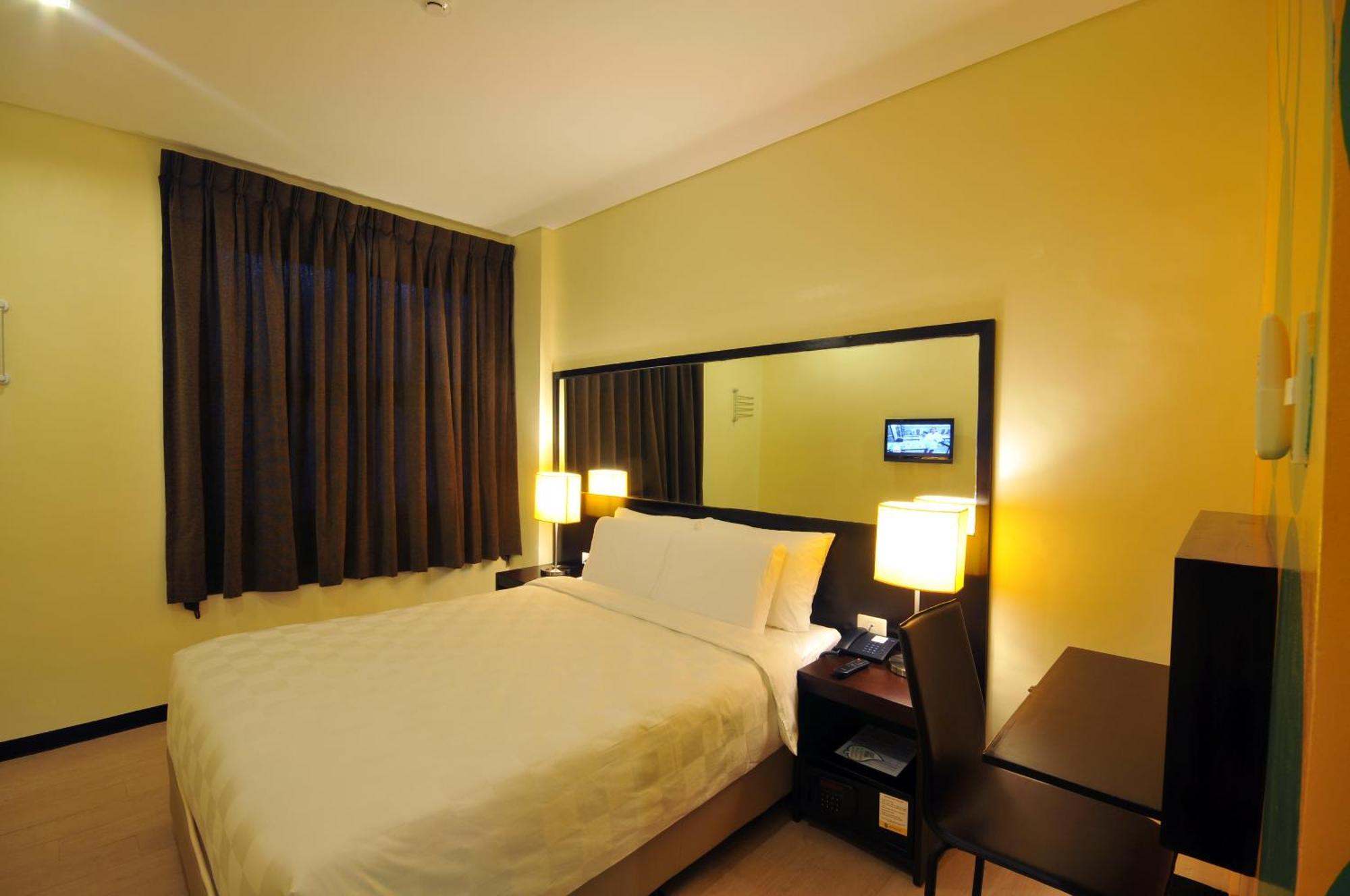 Go Hotels Iloilo Extérieur photo