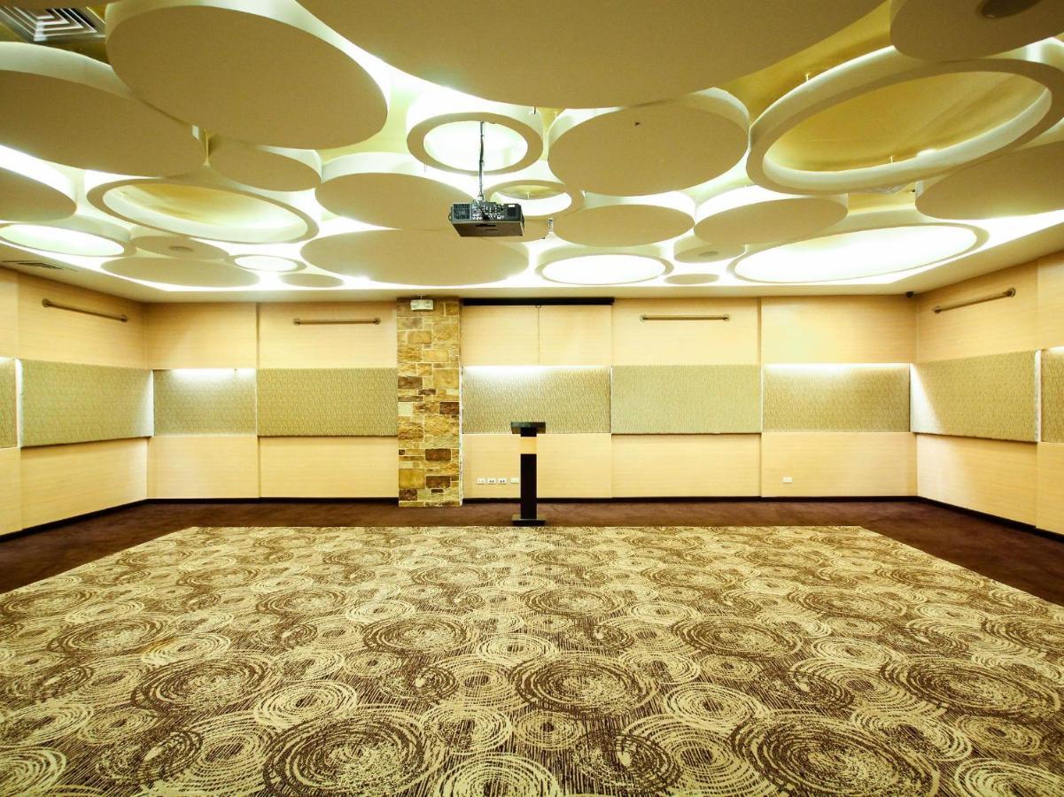 Go Hotels Iloilo Extérieur photo