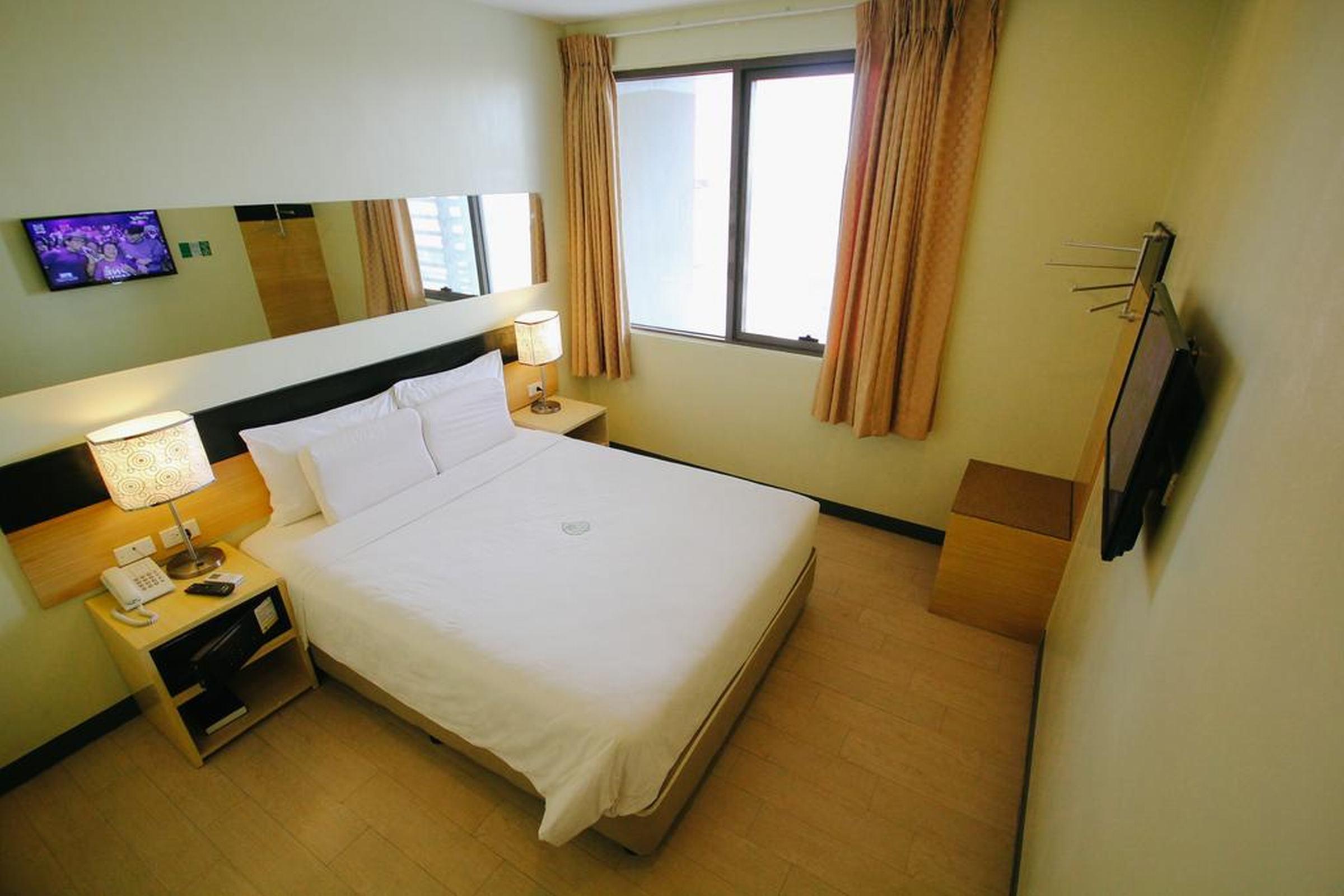 Go Hotels Iloilo Extérieur photo