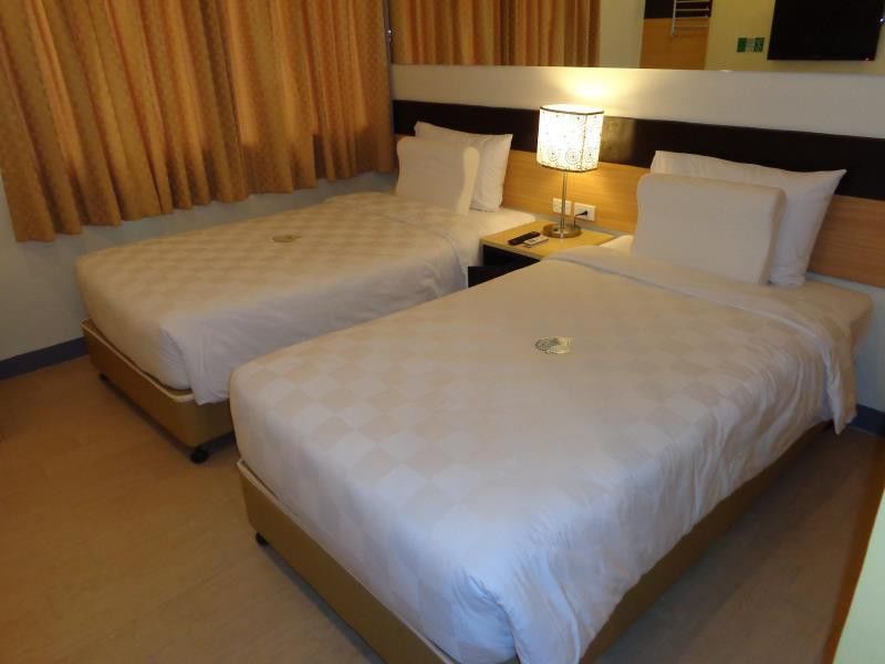 Go Hotels Iloilo Extérieur photo