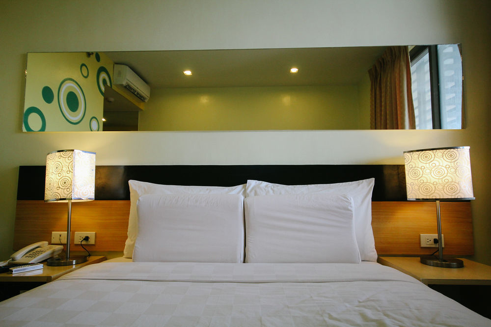 Go Hotels Iloilo Extérieur photo