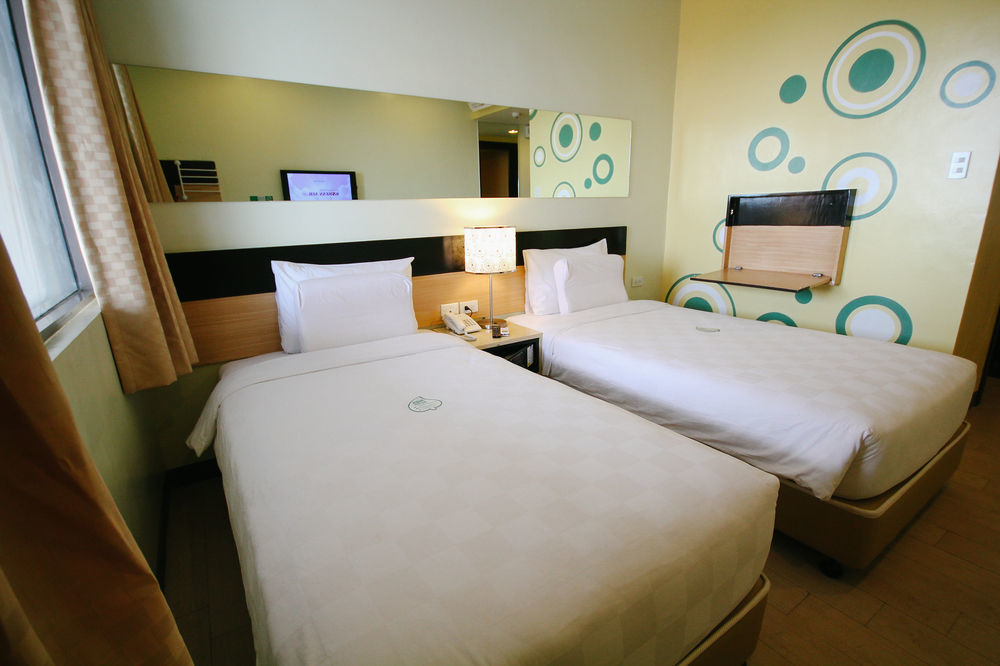 Go Hotels Iloilo Extérieur photo