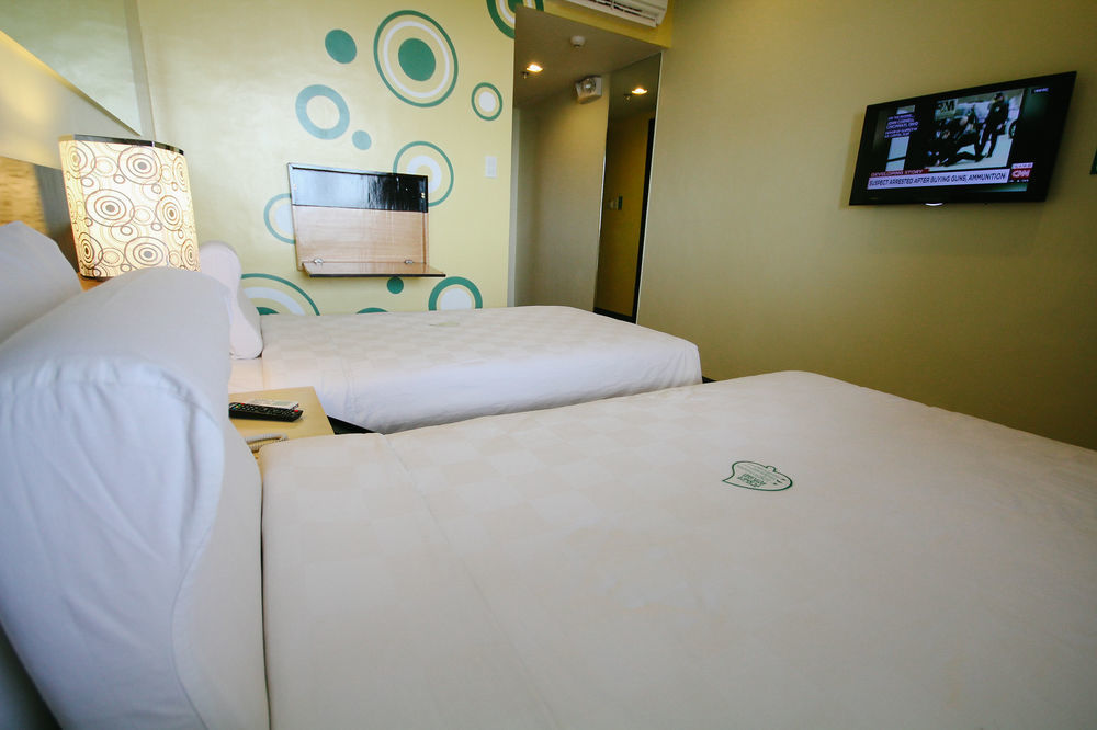 Go Hotels Iloilo Extérieur photo