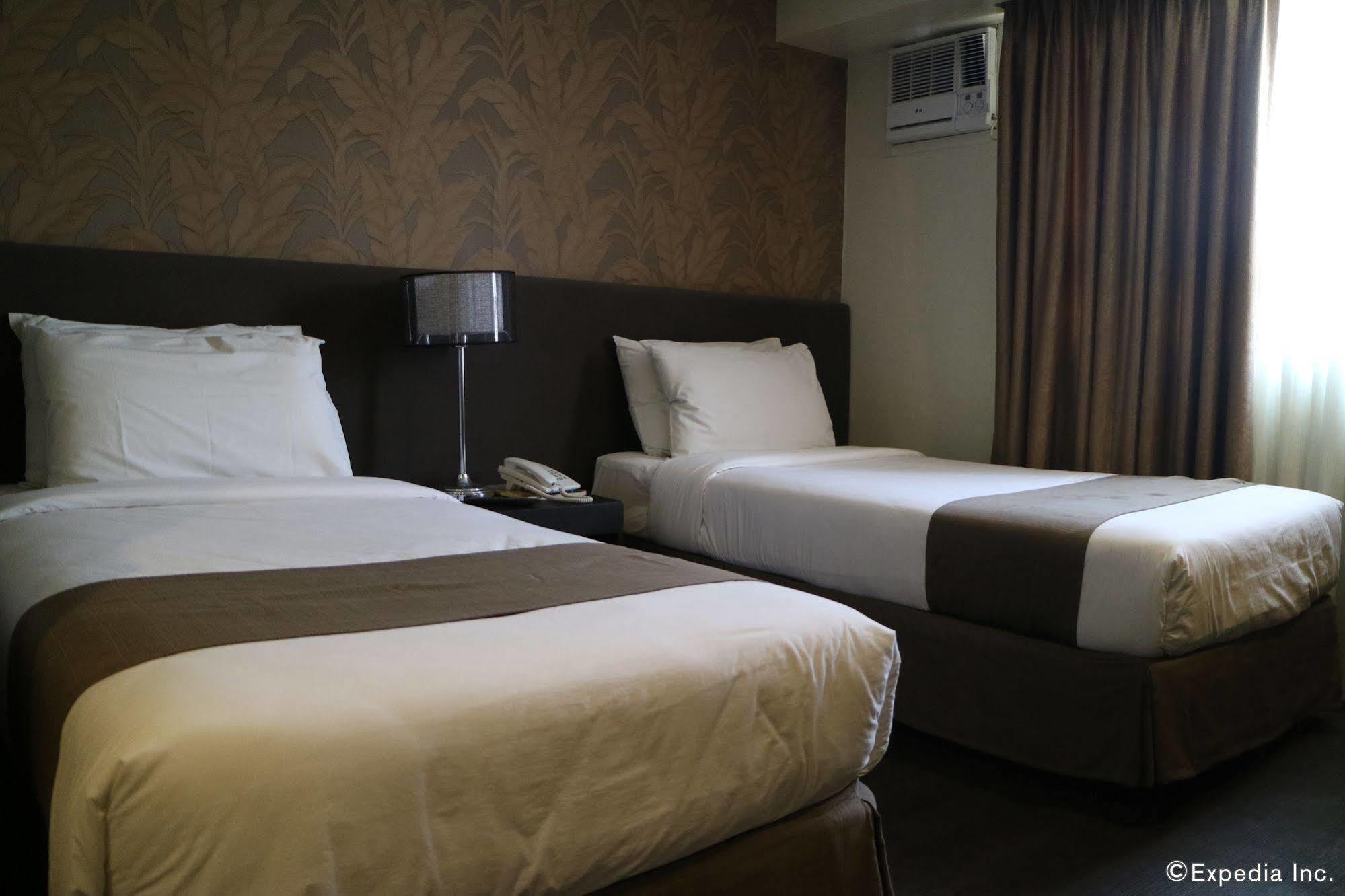 Go Hotels Iloilo Extérieur photo