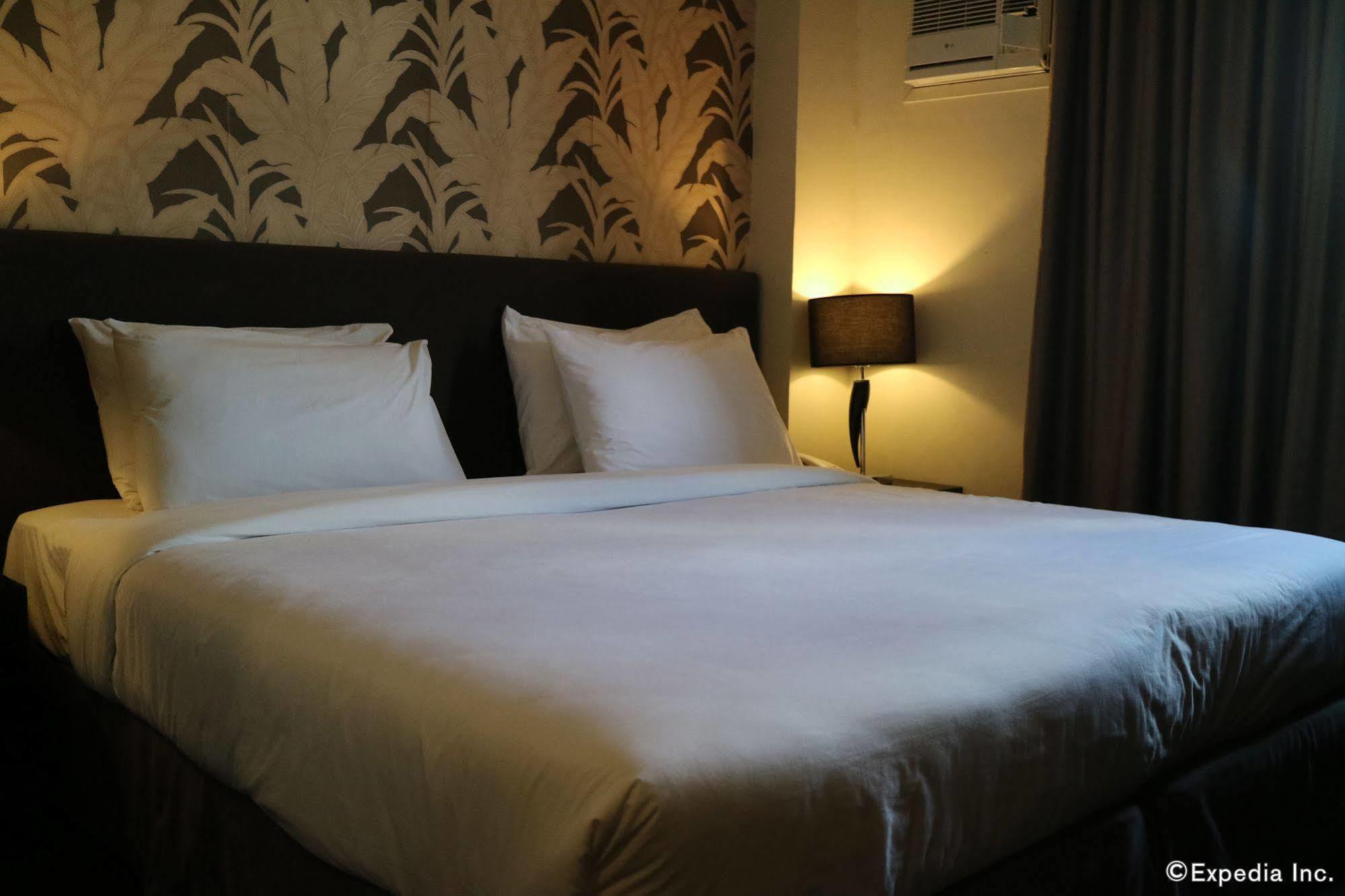 Go Hotels Iloilo Extérieur photo