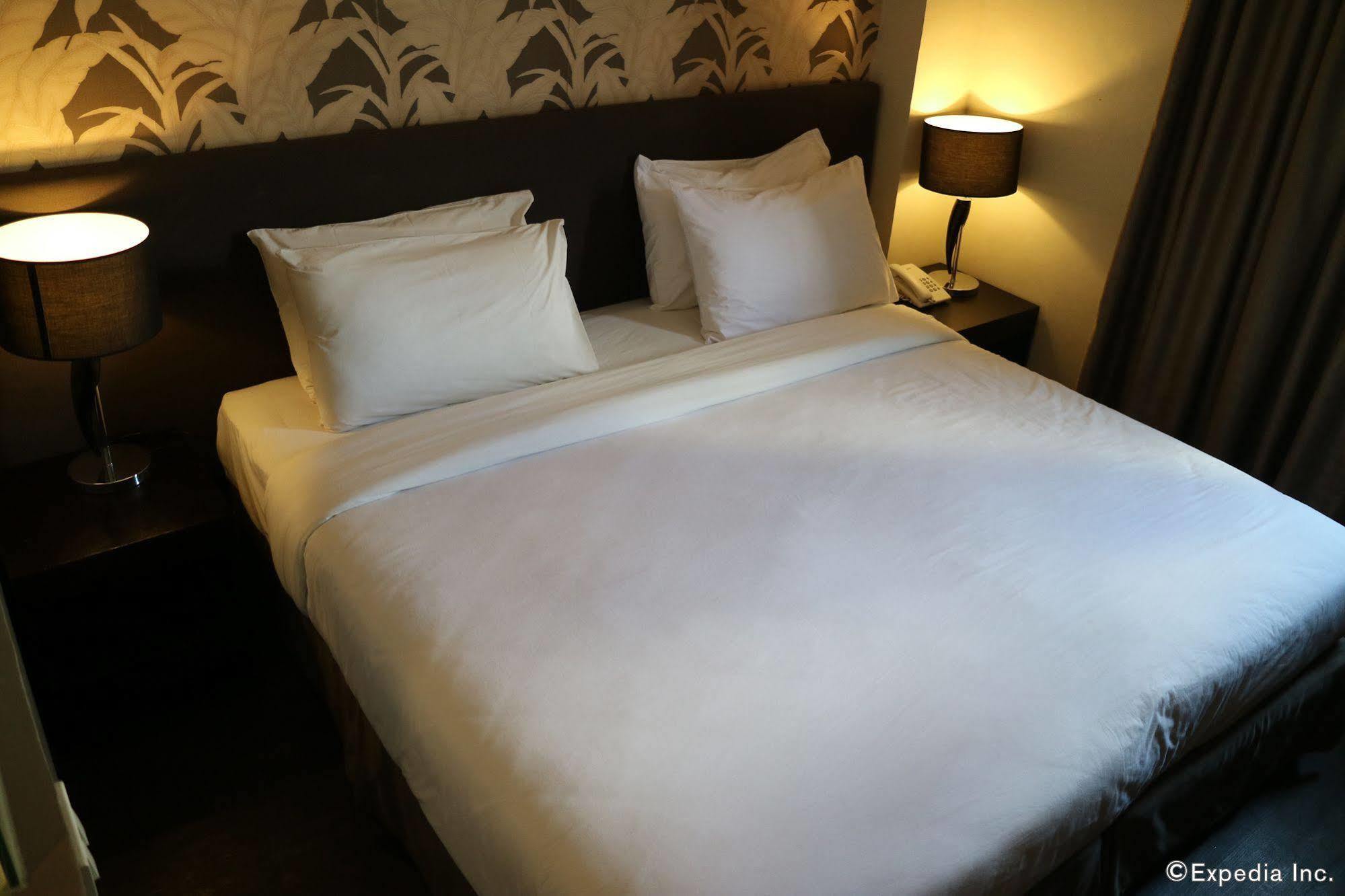 Go Hotels Iloilo Extérieur photo