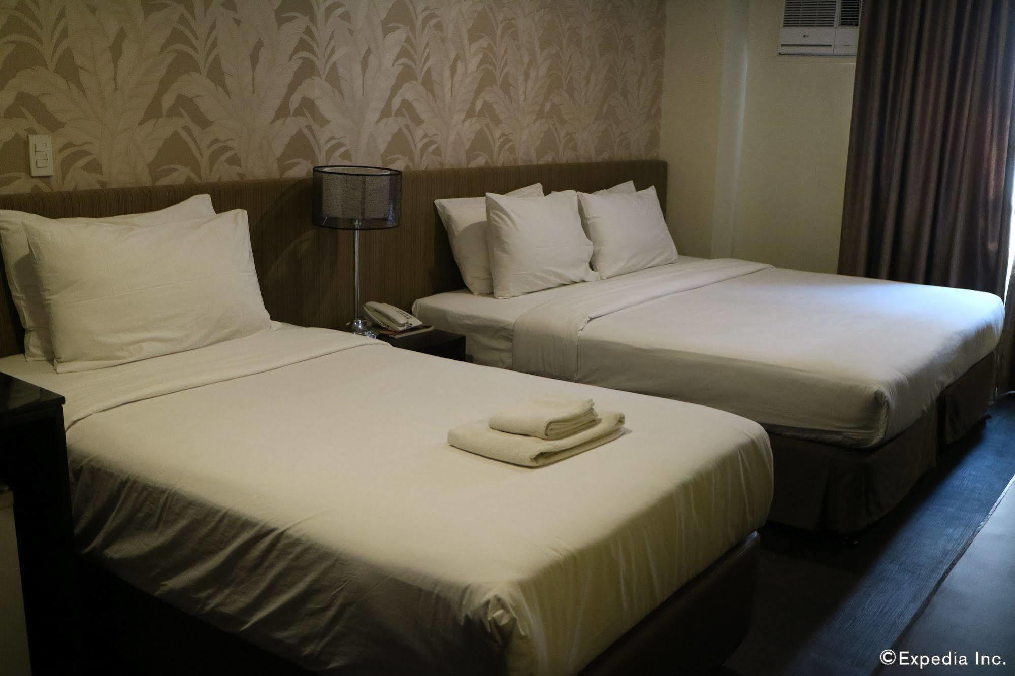 Go Hotels Iloilo Extérieur photo
